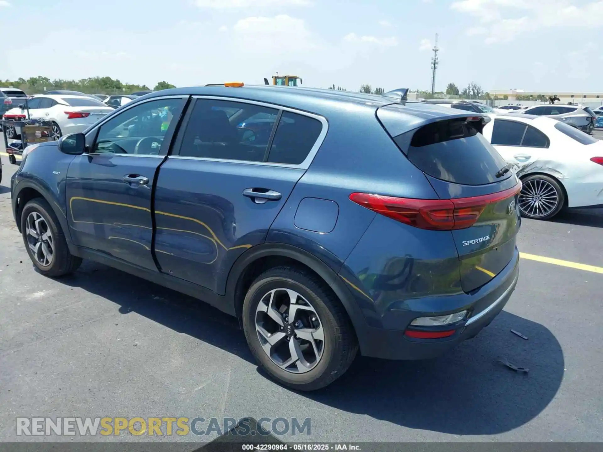 3 Photograph of a damaged car KNDPMCAC4M7933457 KIA SPORTAGE 2021