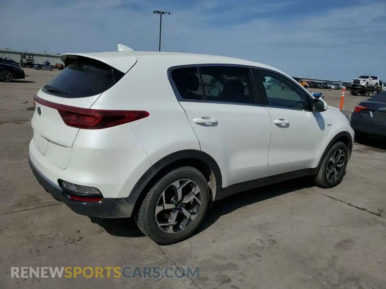 3 Photograph of a damaged car KNDPMCAC4M7944488 KIA SPORTAGE 2021