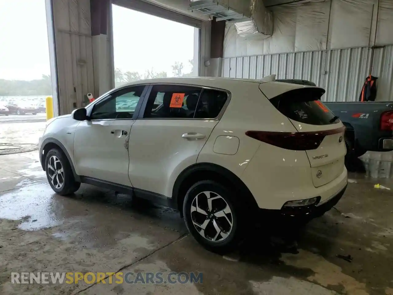 2 fotografías del automóvil dañado KNDPMCAC5M7934035 KIA SPORTAGE 2021