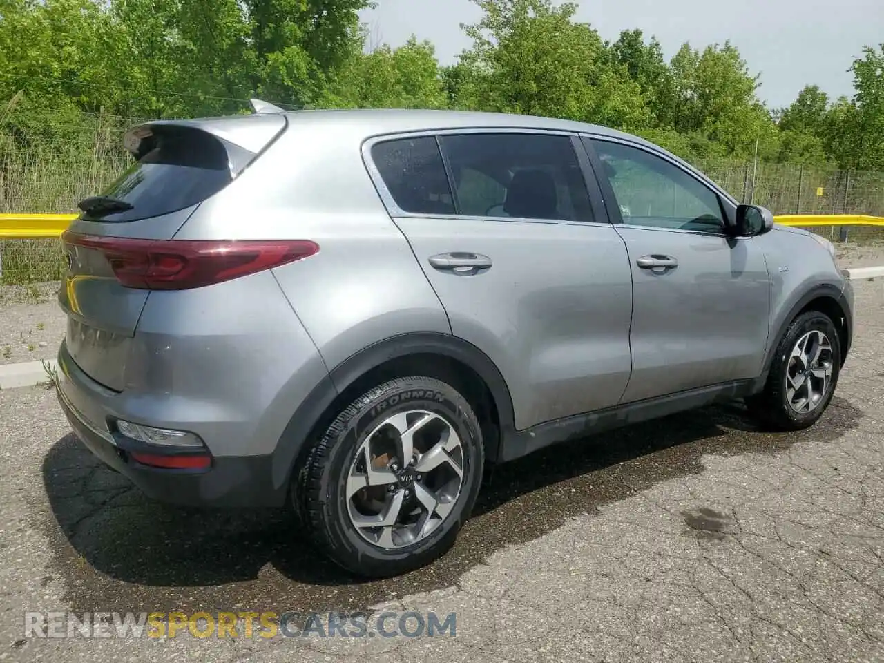 3 Photograph of a damaged car KNDPMCAC5M7945682 KIA SPORTAGE 2021