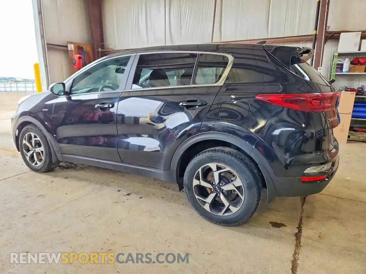 2 fotografías del automóvil dañado KNDPMCAC6M7911413 KIA SPORTAGE 2021