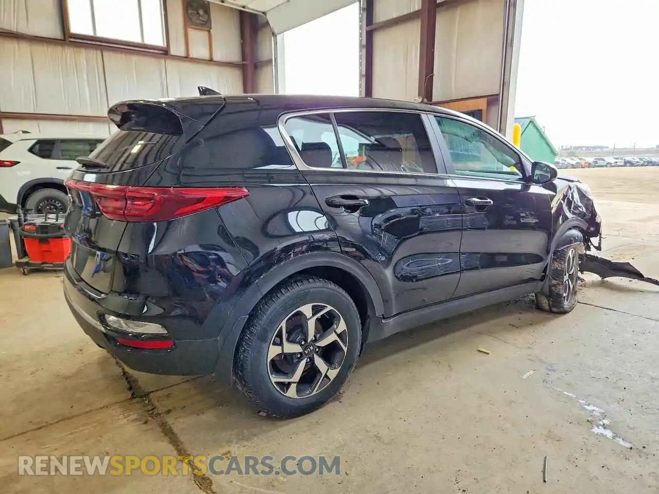 3 fotografías del automóvil dañado KNDPMCAC6M7911413 KIA SPORTAGE 2021