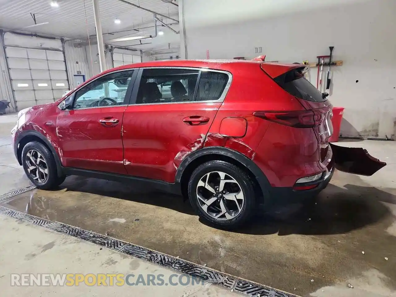 2 fotografías del automóvil dañado KNDPMCAC8M7884103 KIA SPORTAGE 2021