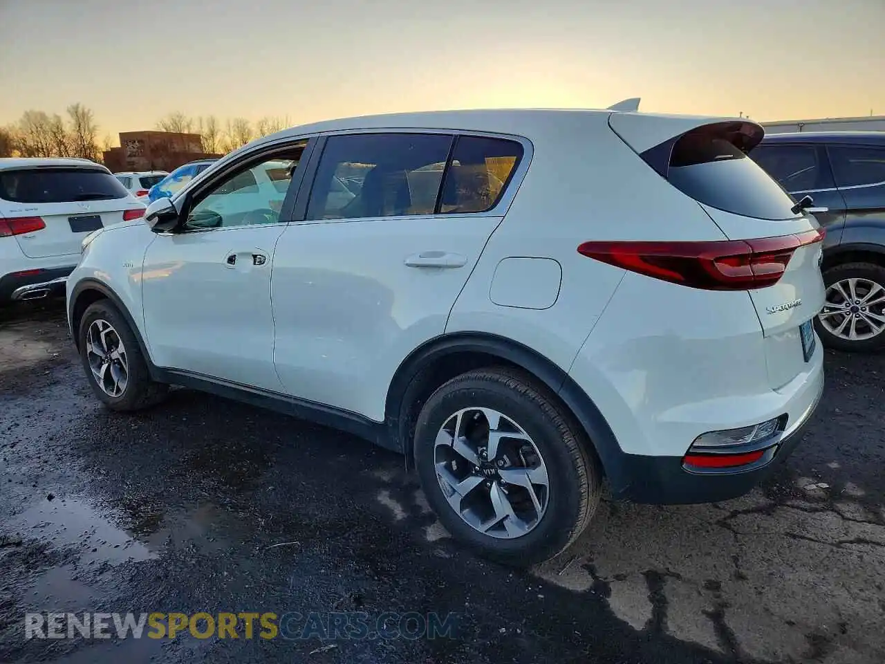 2 Photograph of a damaged car KNDPMCAC9M7890721 KIA SPORTAGE 2021