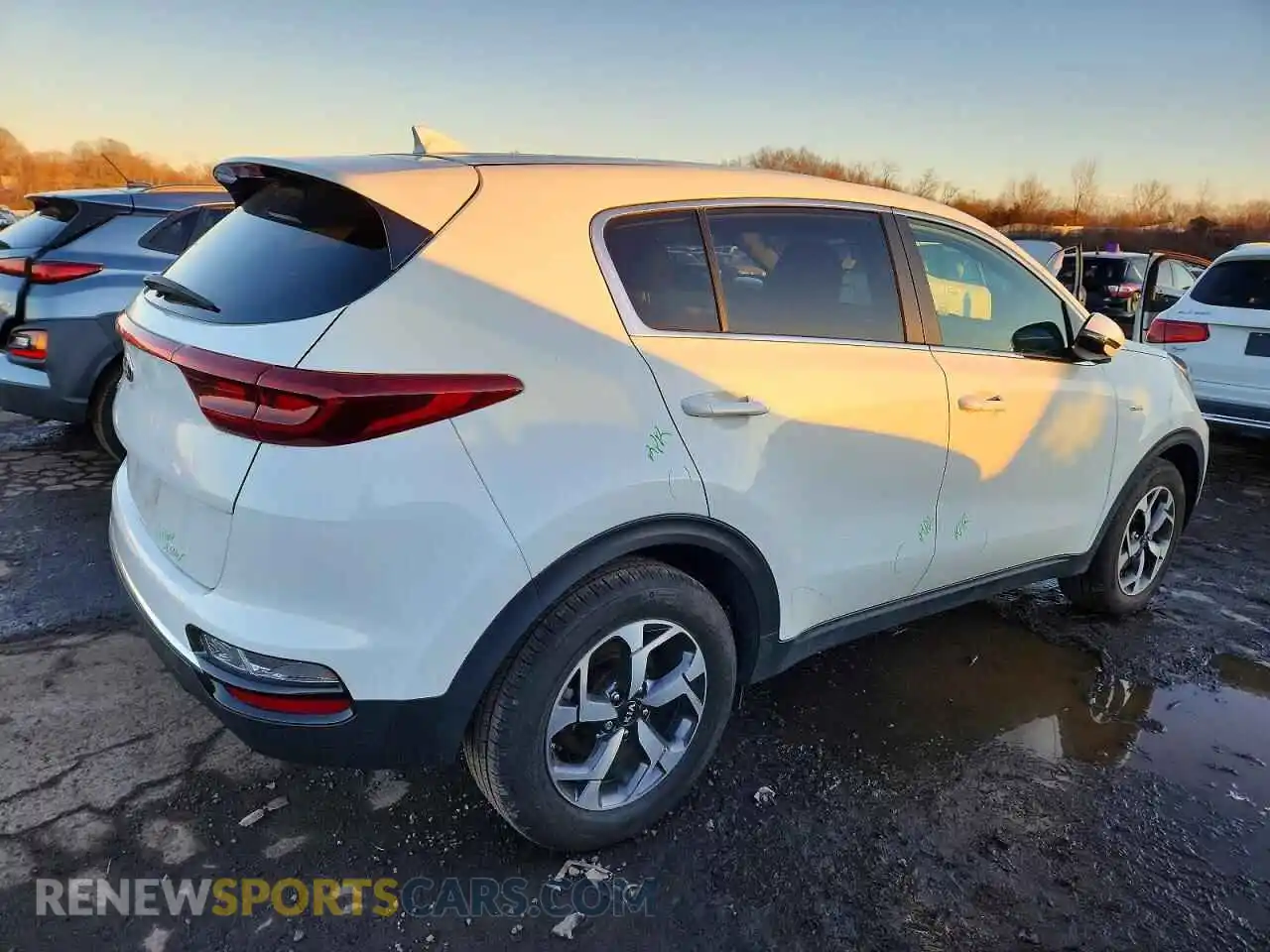 3 Photograph of a damaged car KNDPMCAC9M7890721 KIA SPORTAGE 2021