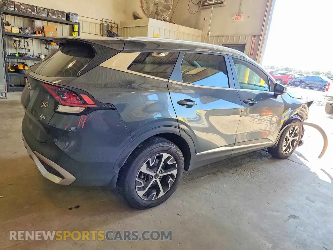 3 Photograph of a damaged car KNDPVCAG1P7057550 KIA SPORTAGE 2023