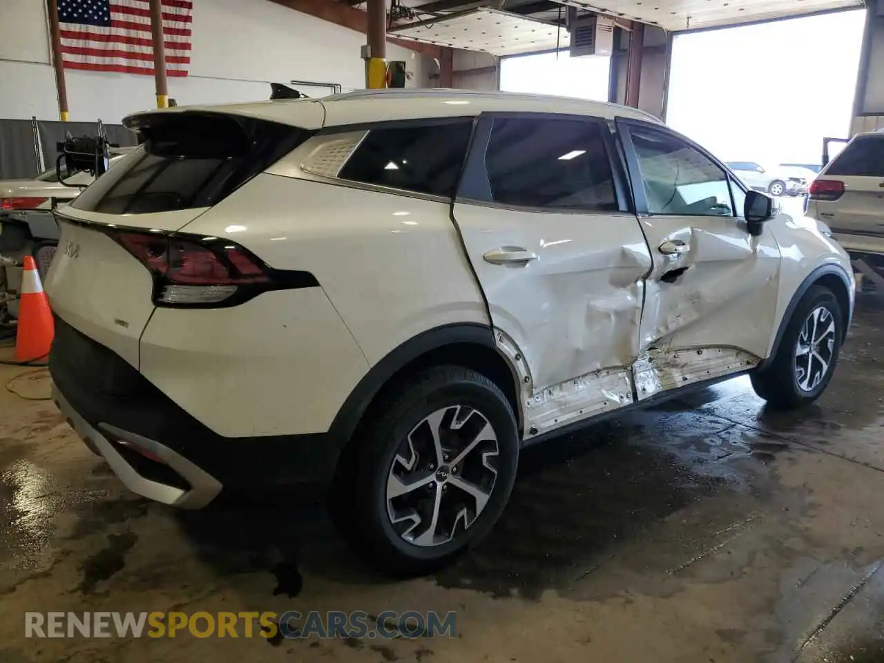 3 Photograph of a damaged car KNDPVCAG1P7057726 KIA SPORTAGE 2023