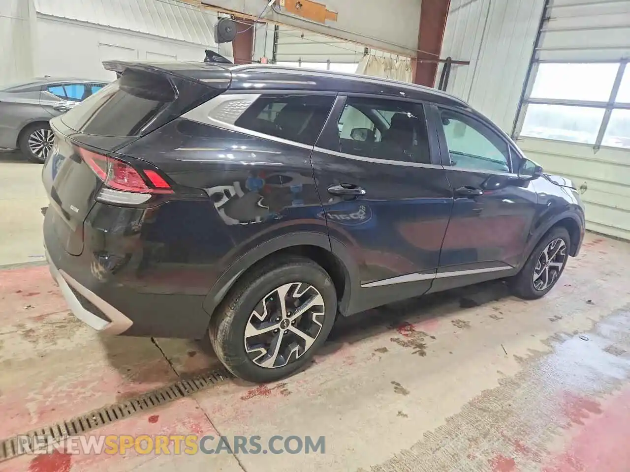 3 Фотография поврежденного автомобиля KNDPVCAG2P7069058 KIA SPORTAGE 2023