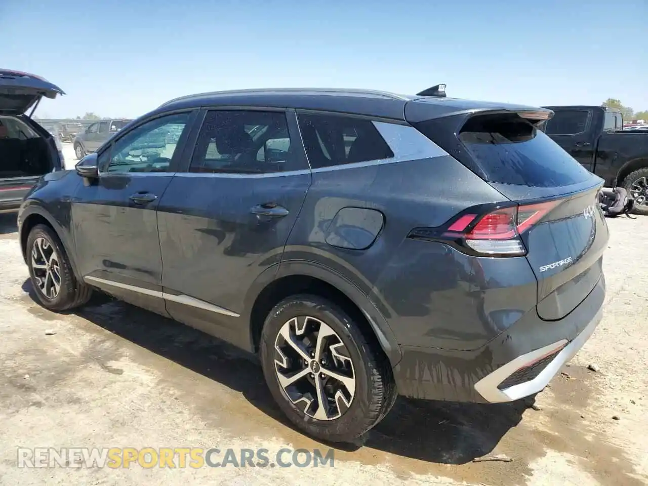 2 fotografías del automóvil dañado KNDPVCAG2P7107310 KIA SPORTAGE 2023