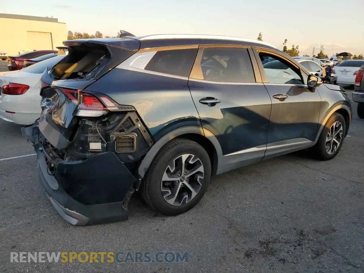 3 Фотография поврежденного автомобиля KNDPVCAG3P7014585 KIA SPORTAGE 2023