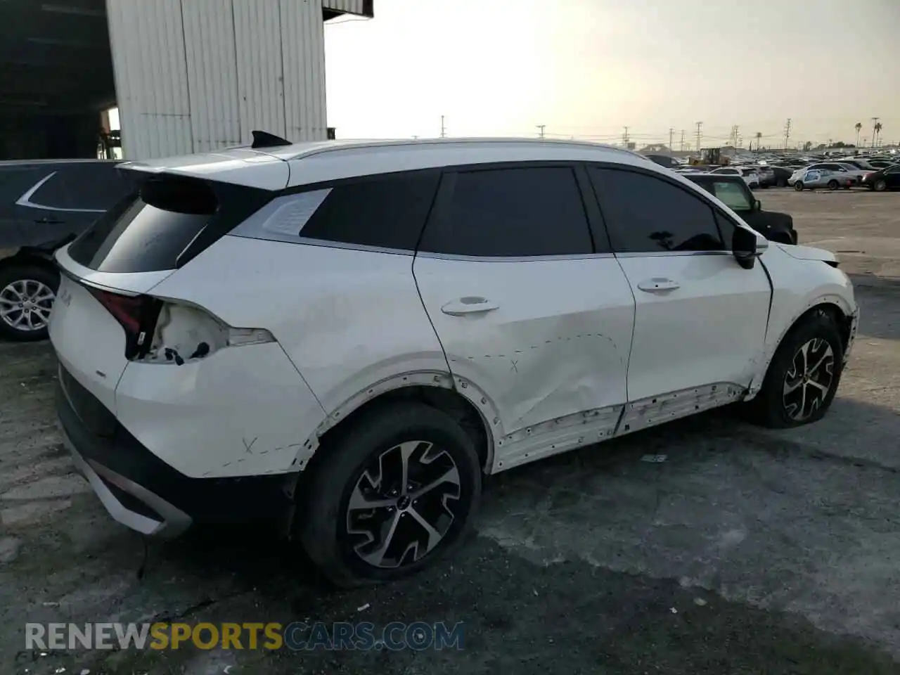 3 Photograph of a damaged car KNDPVCAG5P7028360 KIA SPORTAGE 2023