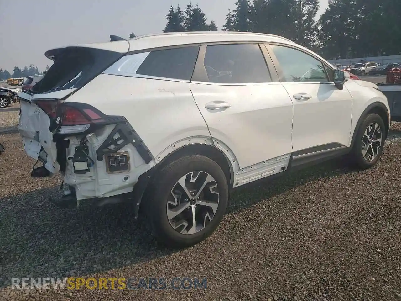 3 Photograph of a damaged car KNDPVCAG5P7061133 KIA SPORTAGE 2023