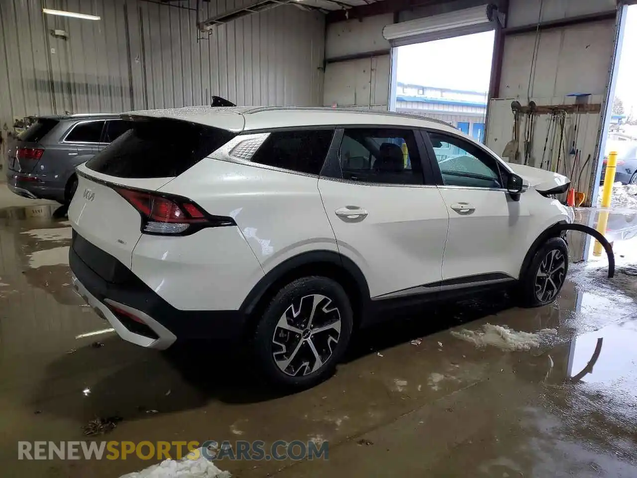 3 Photograph of a damaged car KNDPVCAG6P7039870 KIA SPORTAGE 2023