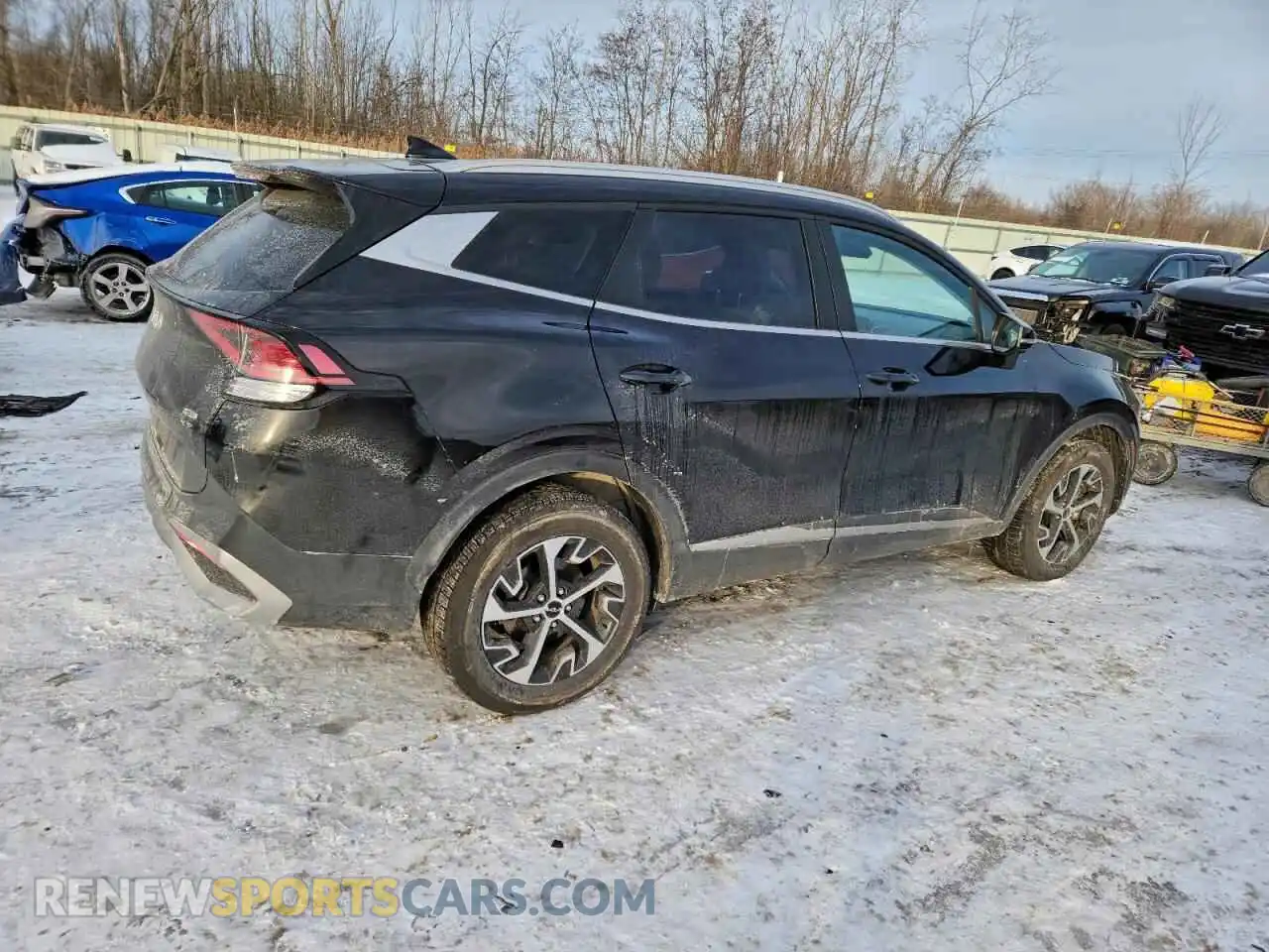 3 Photograph of a damaged car KNDPVCAG6P7054983 KIA SPORTAGE 2023