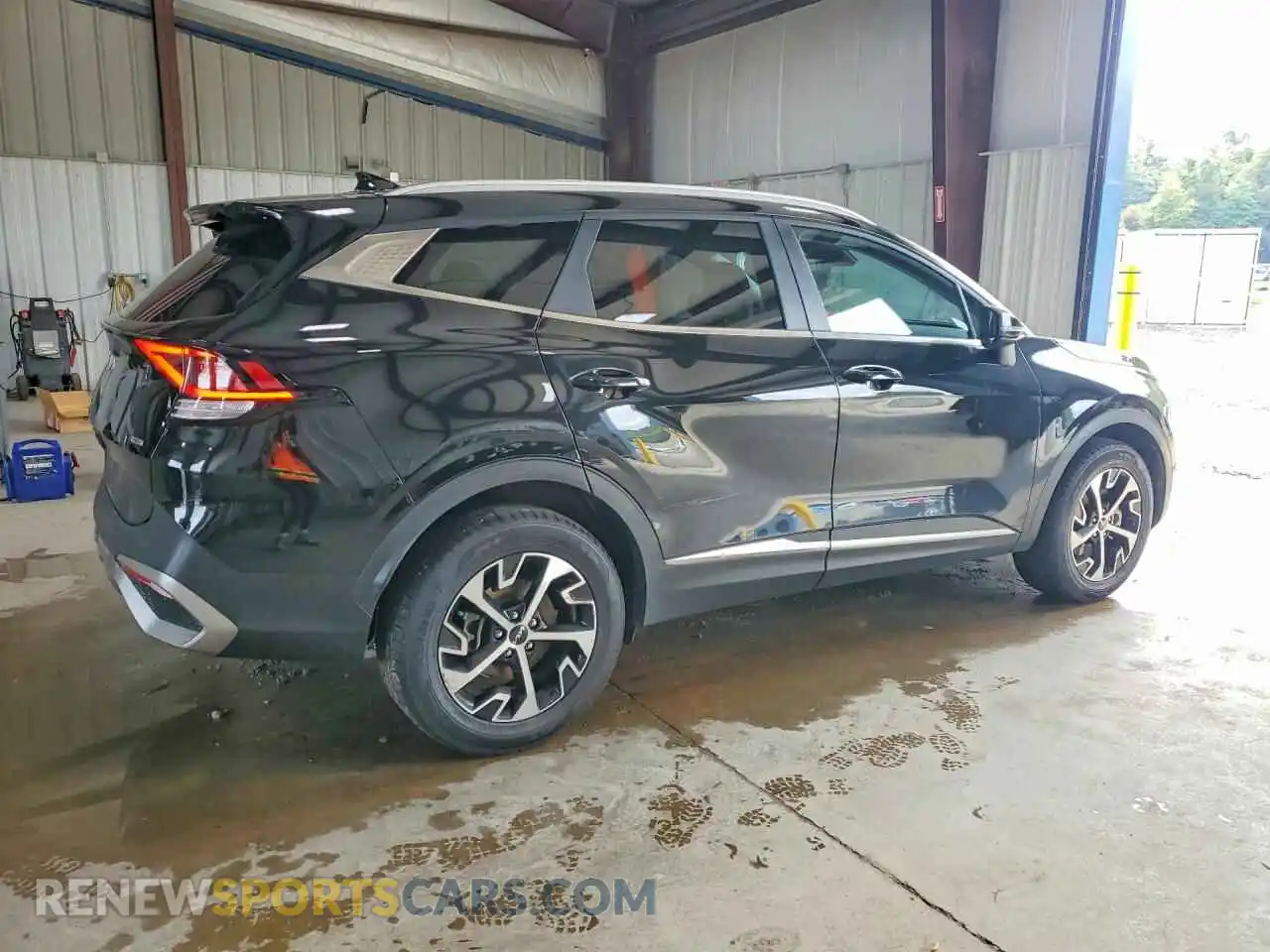 3 Photograph of a damaged car KNDPVCAG8P7118070 KIA SPORTAGE 2023