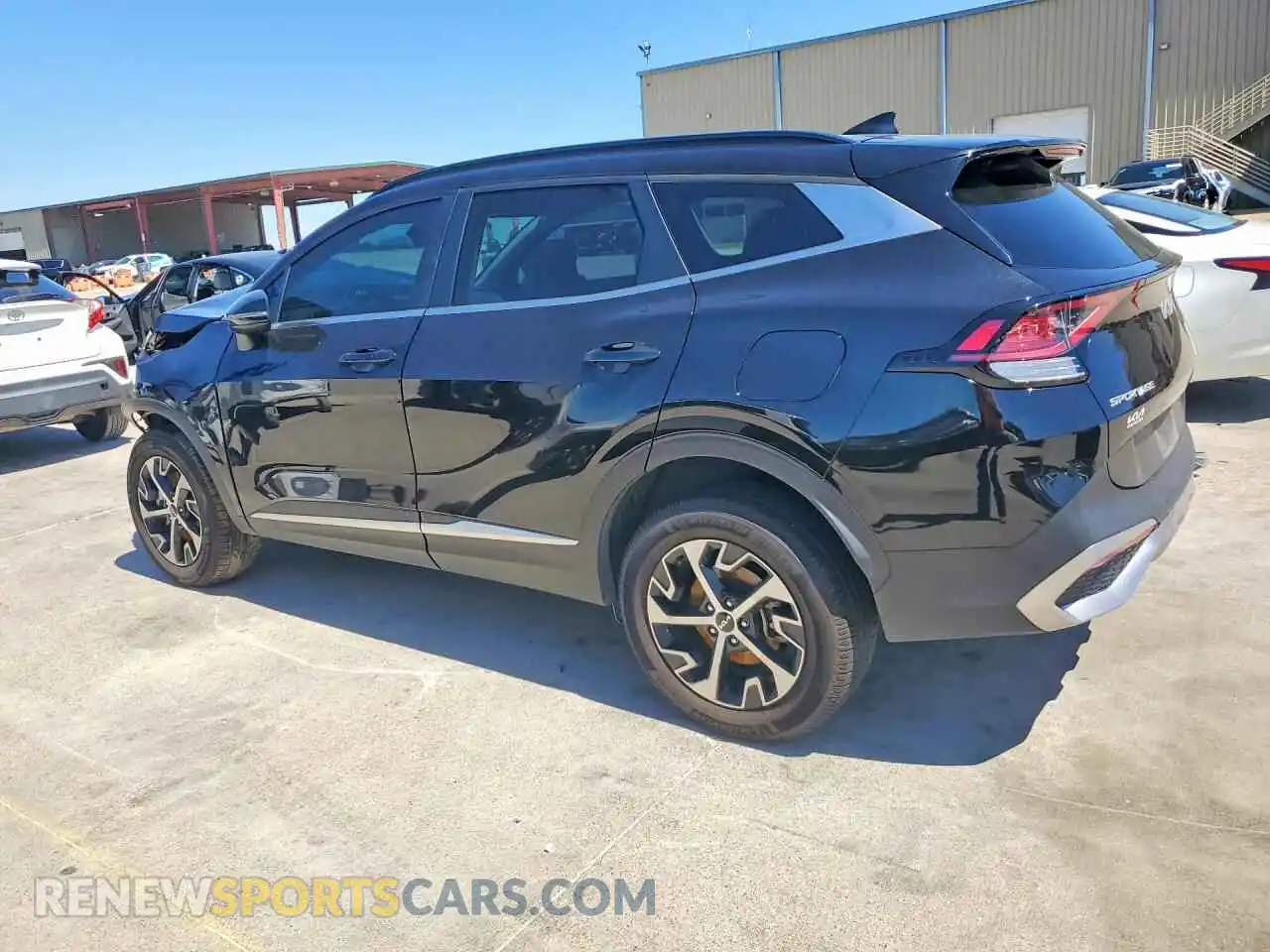 2 fotografías del automóvil dañado KNDPVCAG9P7050930 KIA SPORTAGE 2023