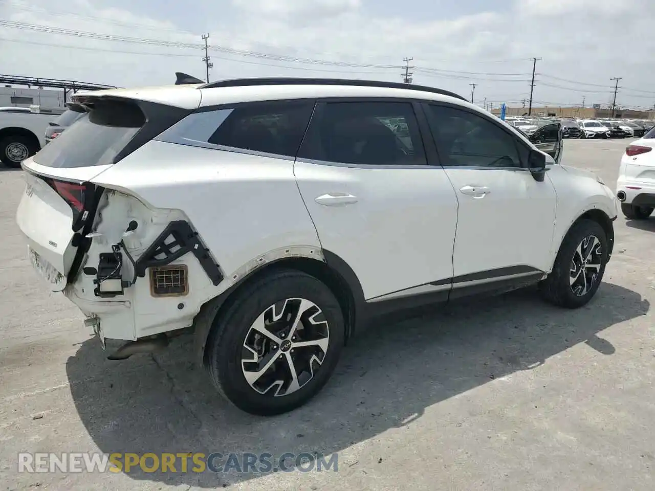 3 Photograph of a damaged car KNDPVCAGXP7026295 KIA SPORTAGE 2023