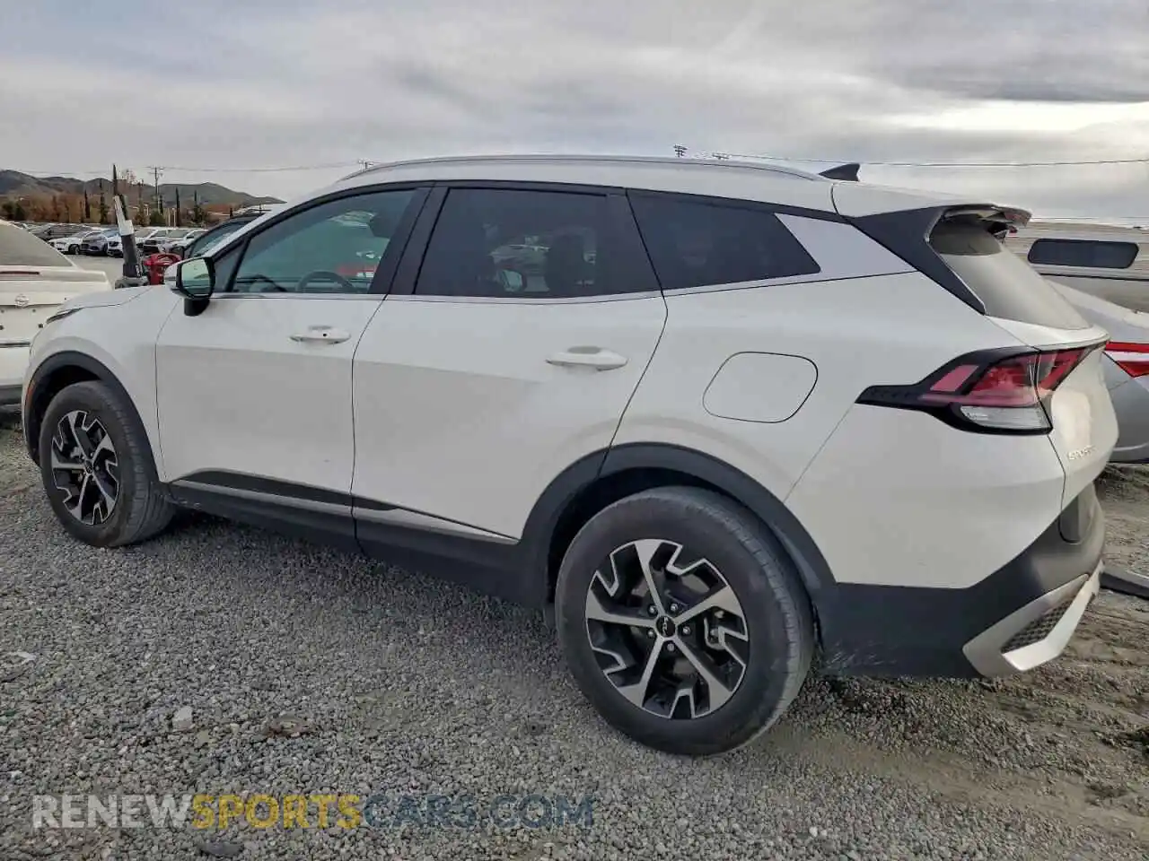 2 fotografías del automóvil dañado KNDPVCAGXP7096461 KIA SPORTAGE 2023
