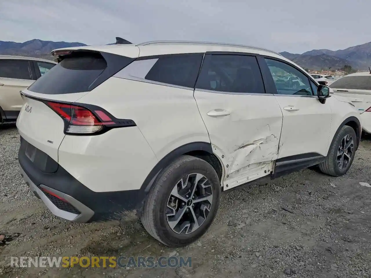 3 fotografías del automóvil dañado KNDPVCAGXP7096461 KIA SPORTAGE 2023