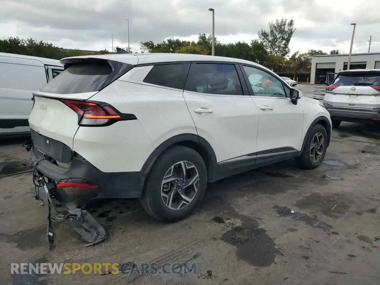 3 Photograph of a damaged car KNDPU3DF9R7226142 KIA SPORTAGE 2024