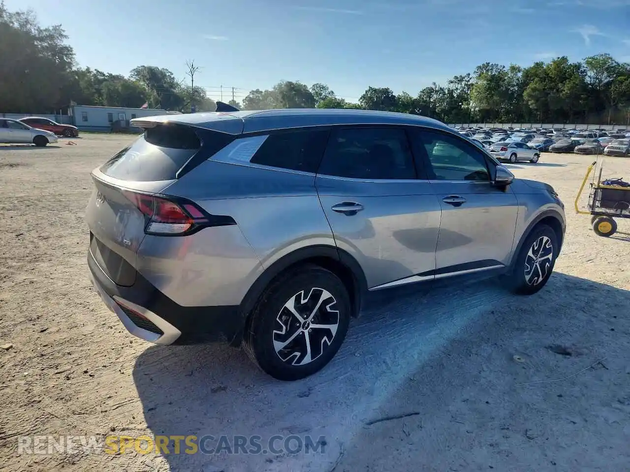 3 Photograph of a damaged car KNDPVCDF1R7315216 KIA SPORTAGE 2024