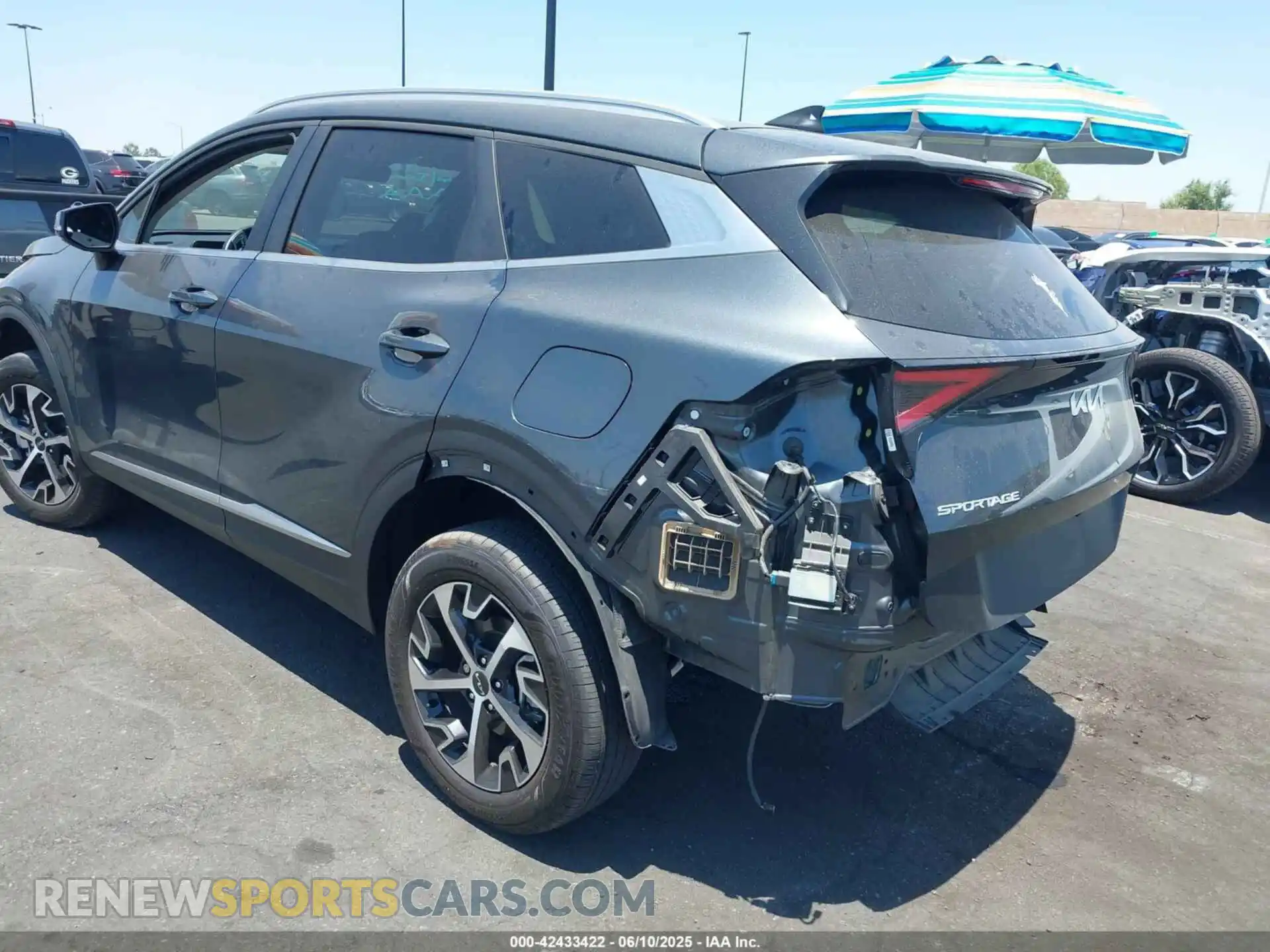 3 Photograph of a damaged car KNDPVCDF4R7249972 KIA SPORTAGE 2024
