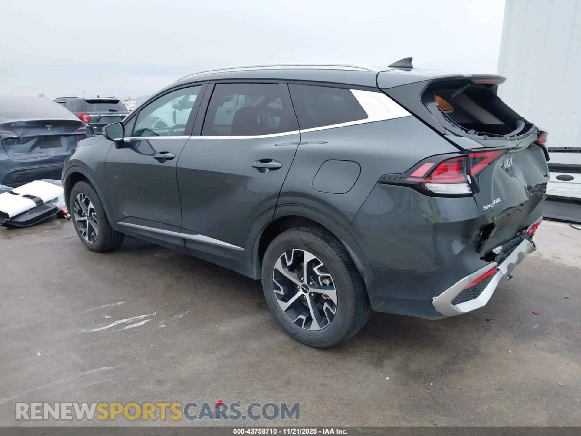 3 Photograph of a damaged car KNDPVCDF4R7251902 KIA SPORTAGE 2024