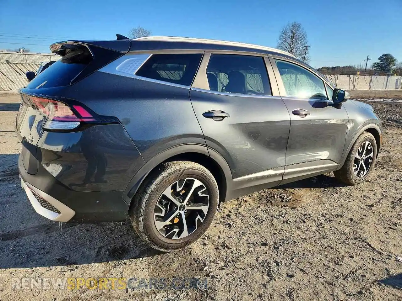 3 fotografías del automóvil dañado KNDPVCDF7R7243616 KIA SPORTAGE 2024