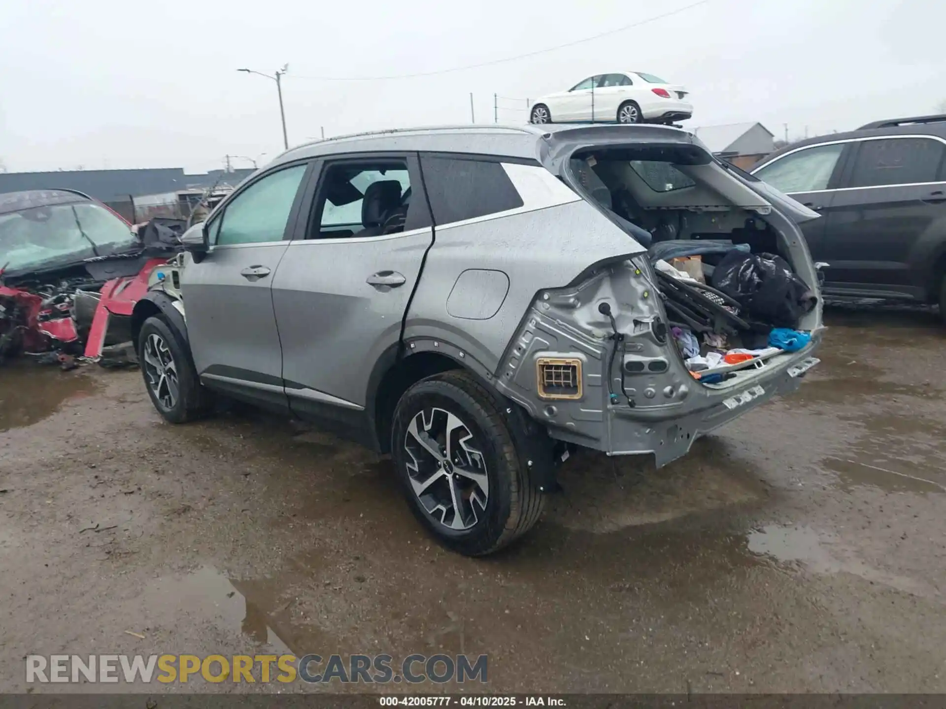 3 Photograph of a damaged car KNDPVCDF8R7268086 KIA SPORTAGE 2024
