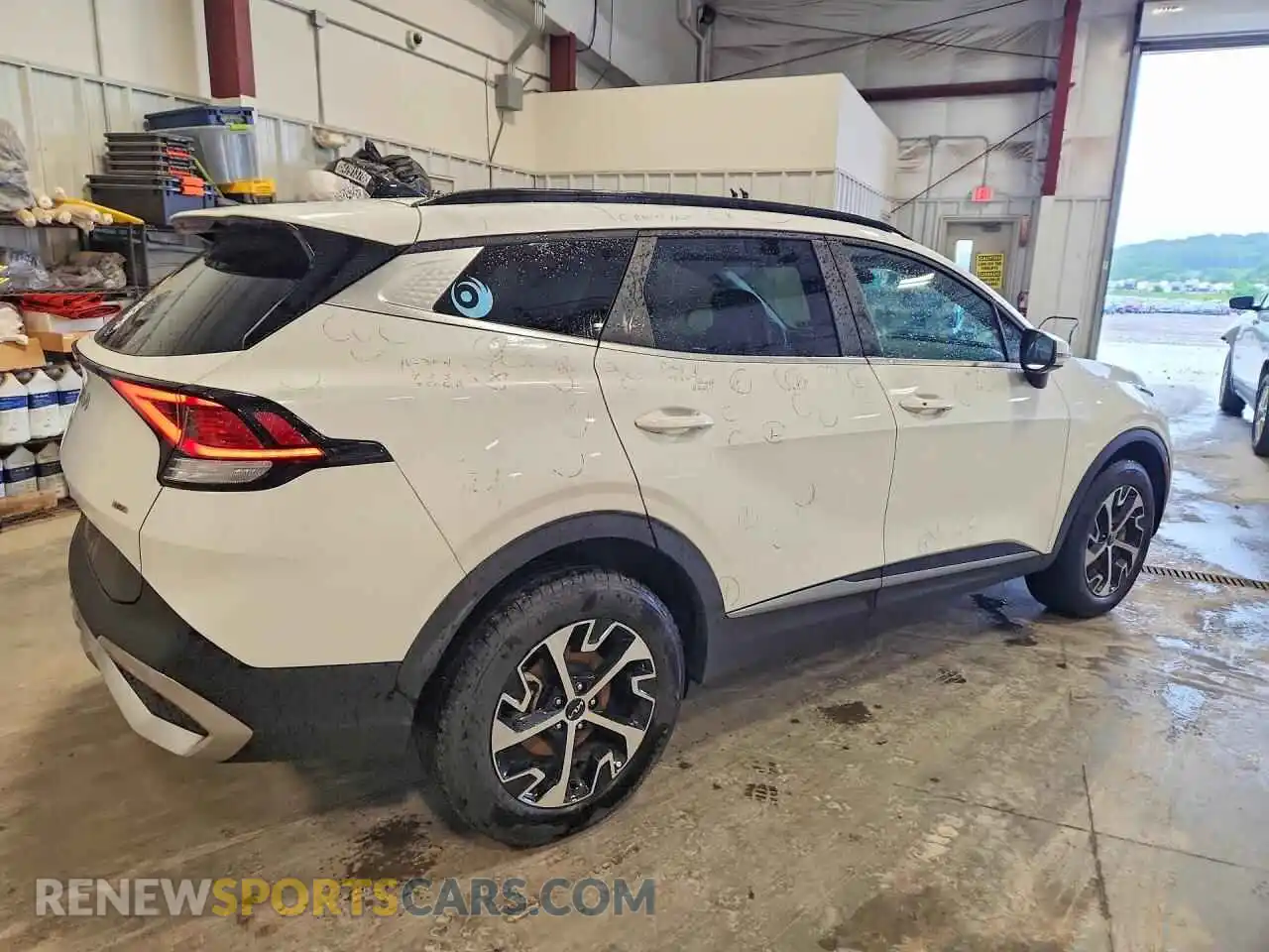 3 Photograph of a damaged car KNDPVCDG3R7150312 KIA SPORTAGE 2024