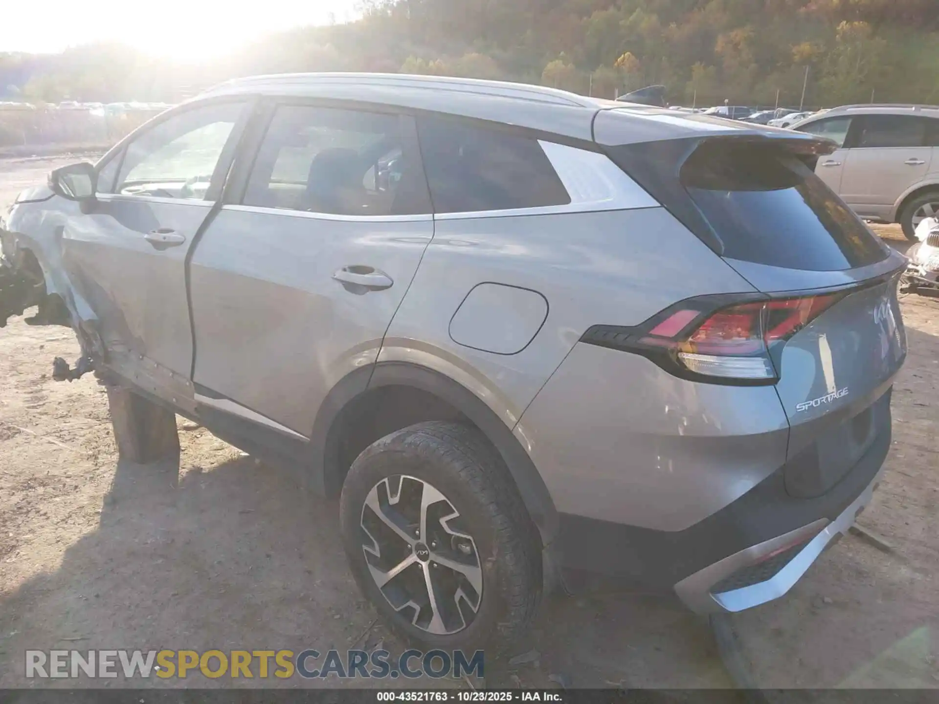 3 Photograph of a damaged car KNDPVCDF4S7331058 KIA SPORTAGE 2025