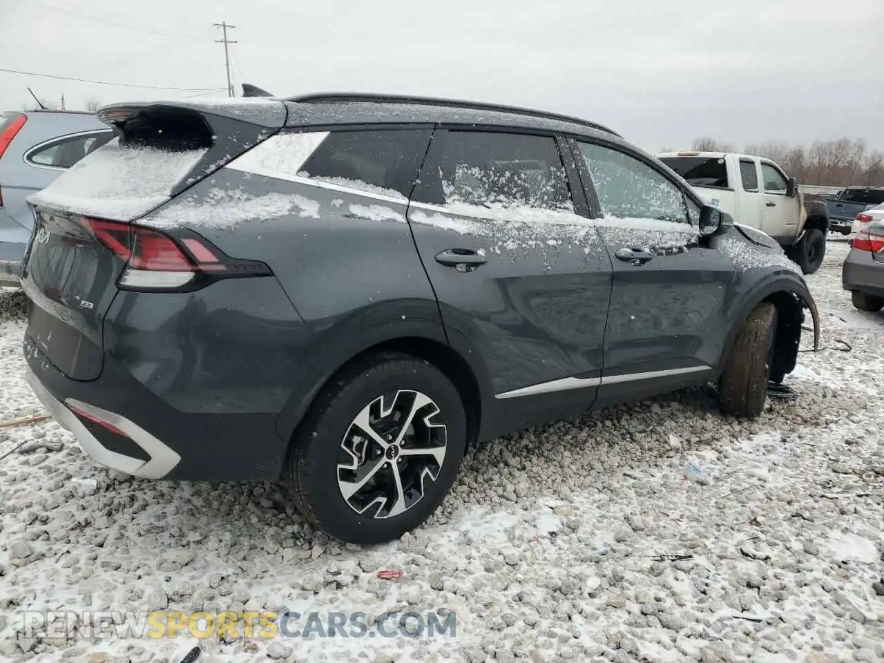3 Photograph of a damaged car KNDPVCDF6S7333961 KIA SPORTAGE 2025