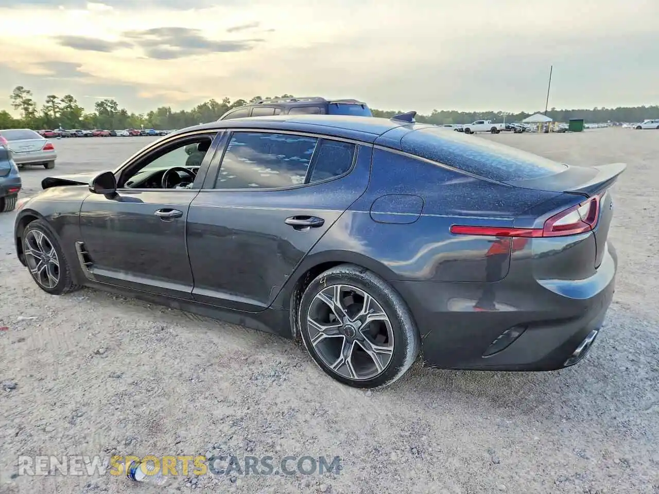 2 fotografías del automóvil dañado KNAE15LA0M6088035 KIA STINGER 2021