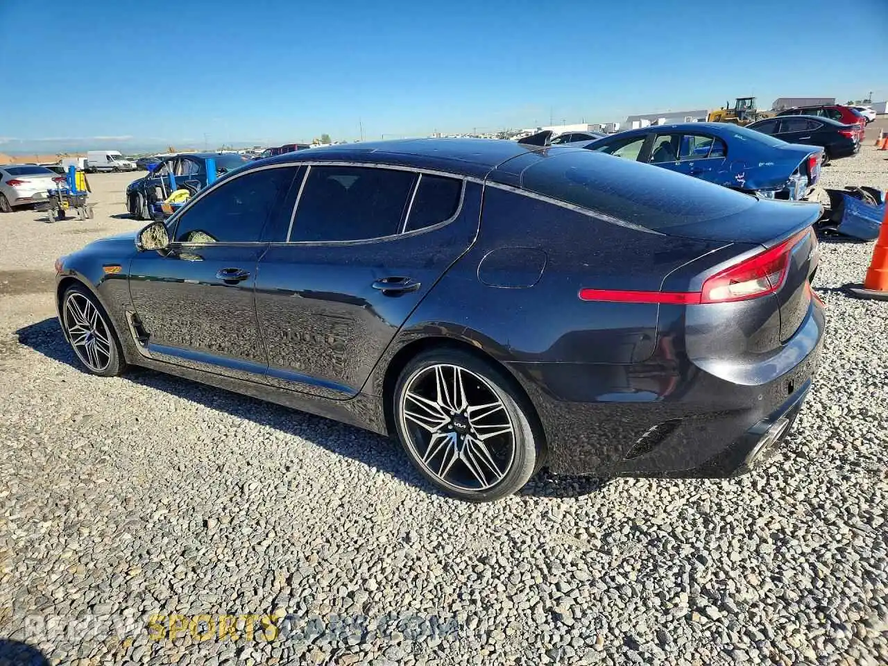 2 fotografías del automóvil dañado KNAE55LC9P6130454 KIA STINGER 2023
