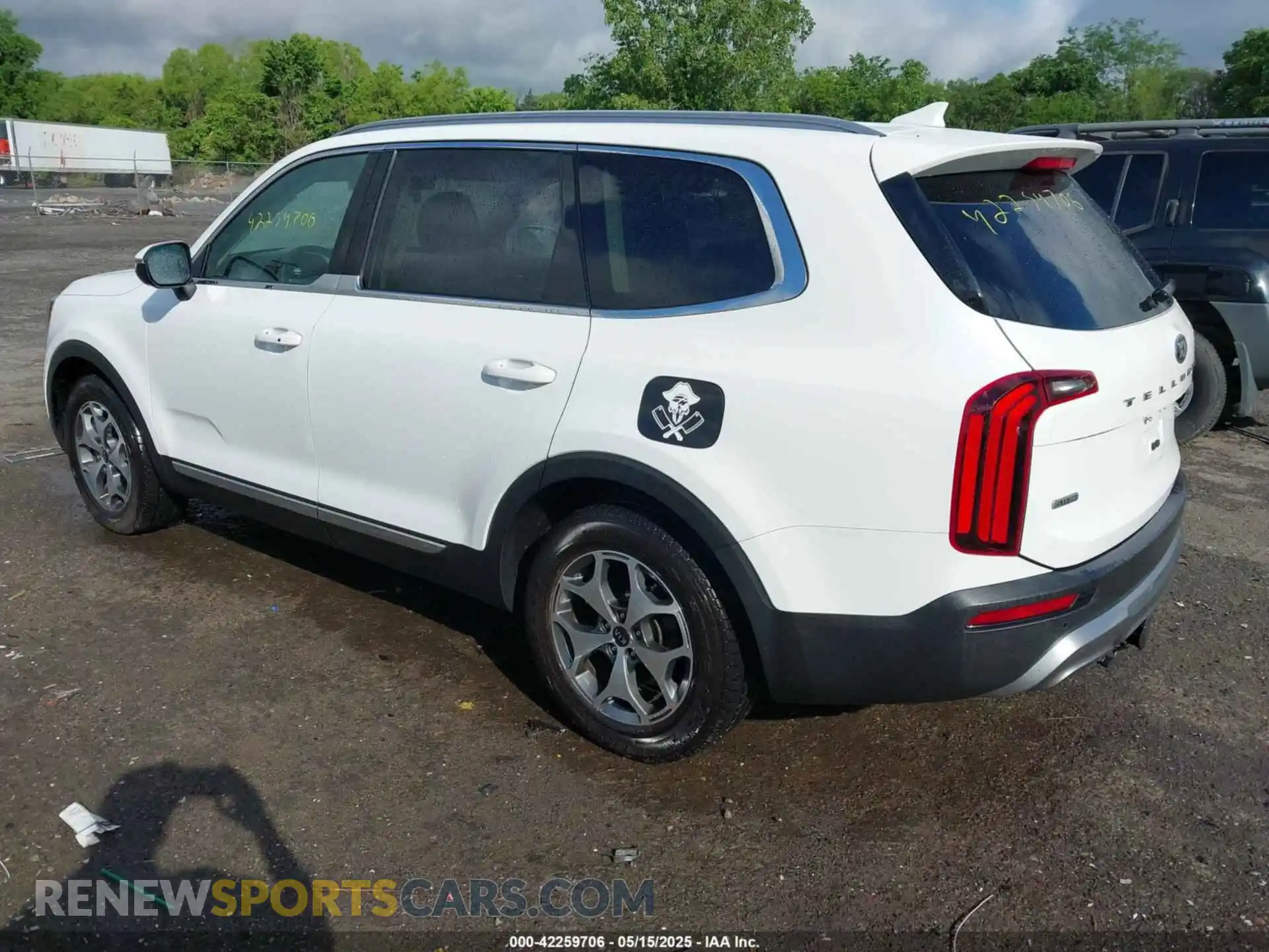 3 Photograph of a damaged car 5XYP3DHC0LG048043 KIA TELLURIDE 2020