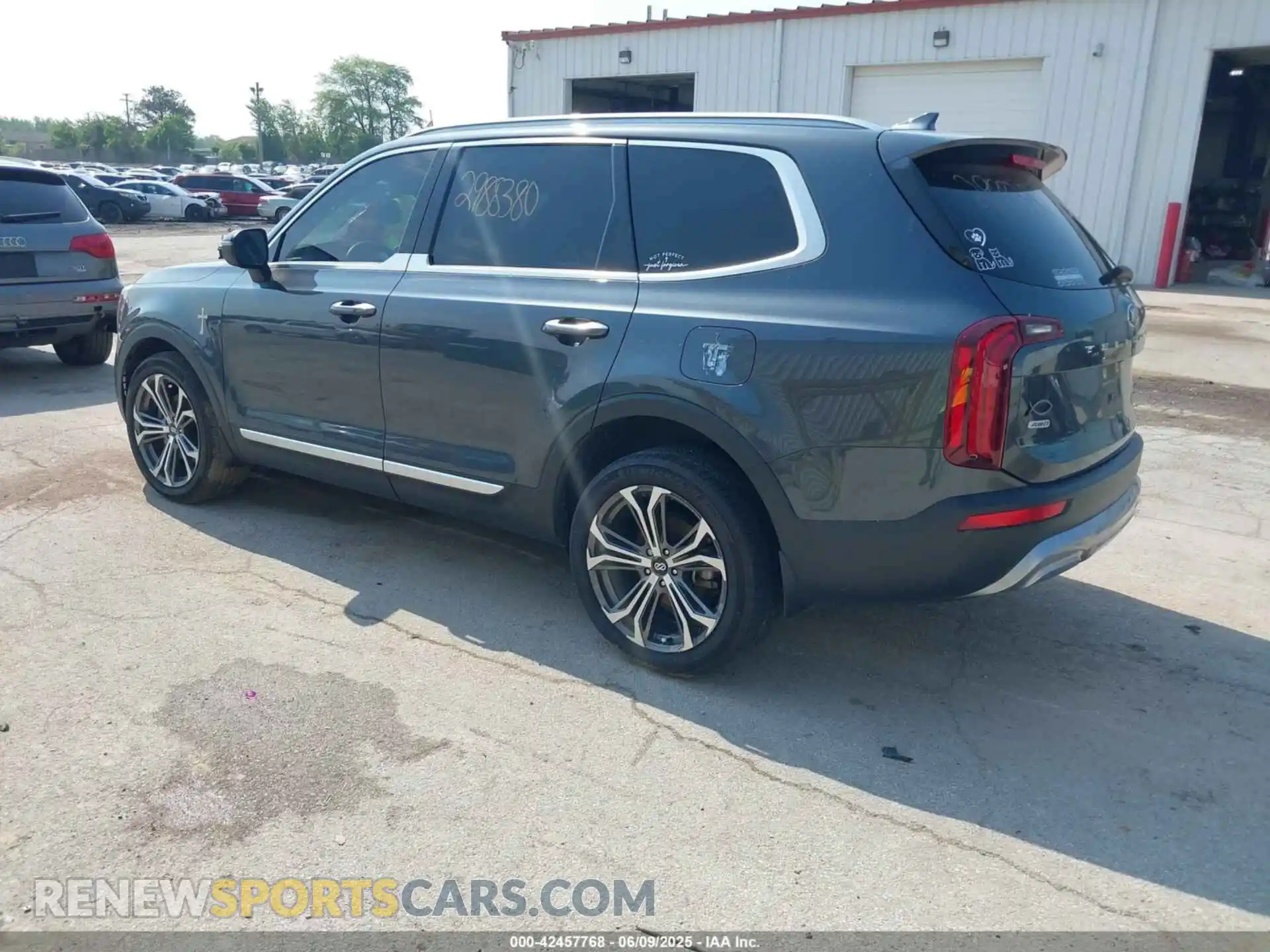 3 Photograph of a damaged car 5XYP6DHC2LG031350 KIA TELLURIDE 2020