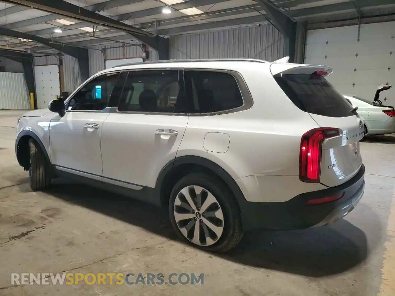 2 Photograph of a damaged car 5XYP6DHC7LG064389 KIA TELLURIDE 2020