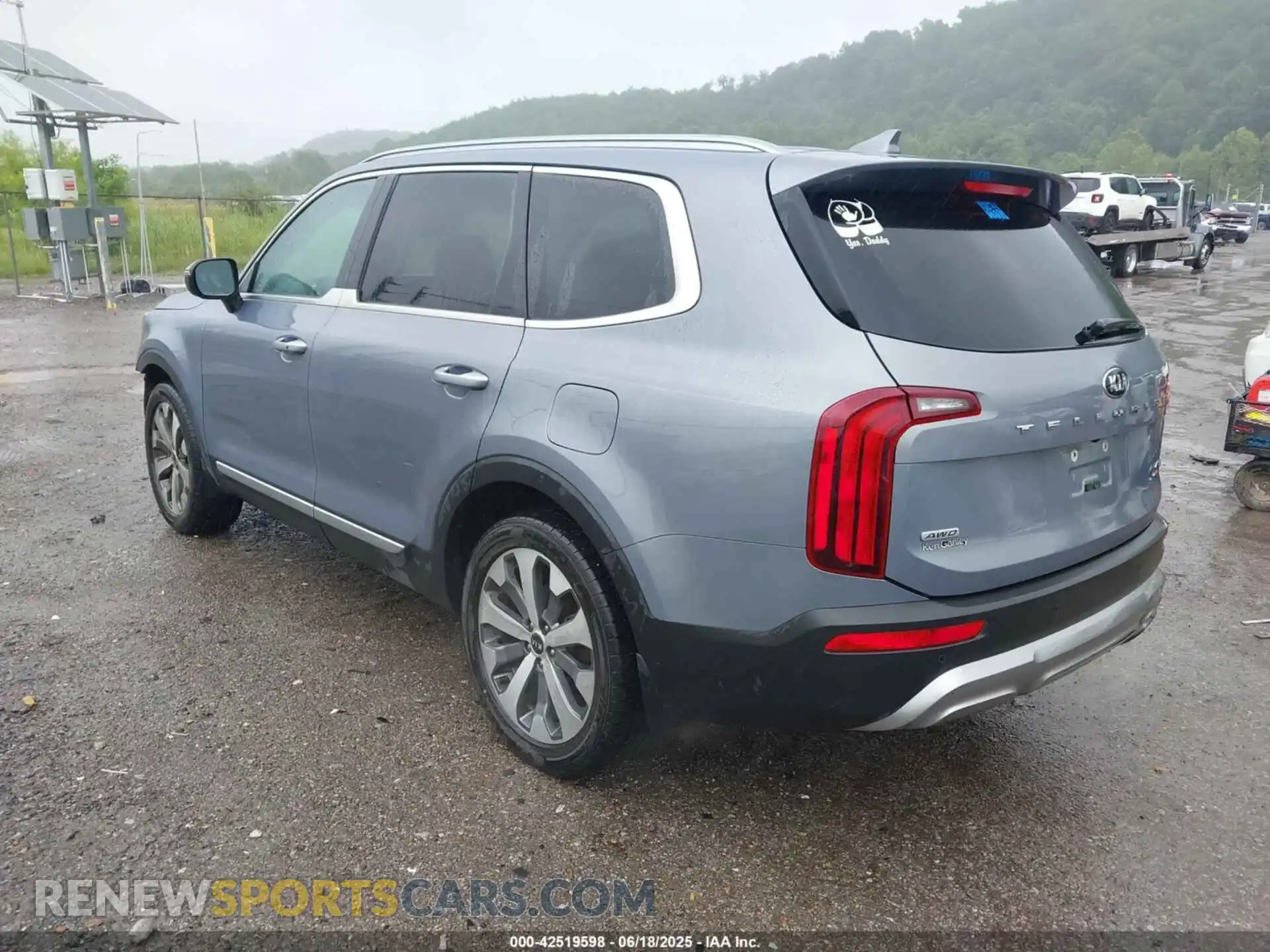 3 Photograph of a damaged car 5XYP6DHCXLG080425 KIA TELLURIDE 2020