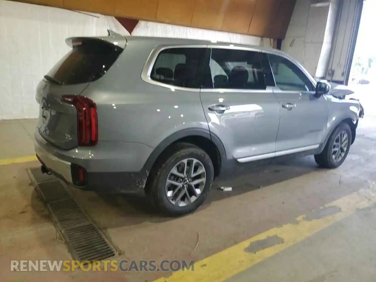 3 Photograph of a damaged car 5XYP2DGC3RG456761 KIA TELLURIDE 2024