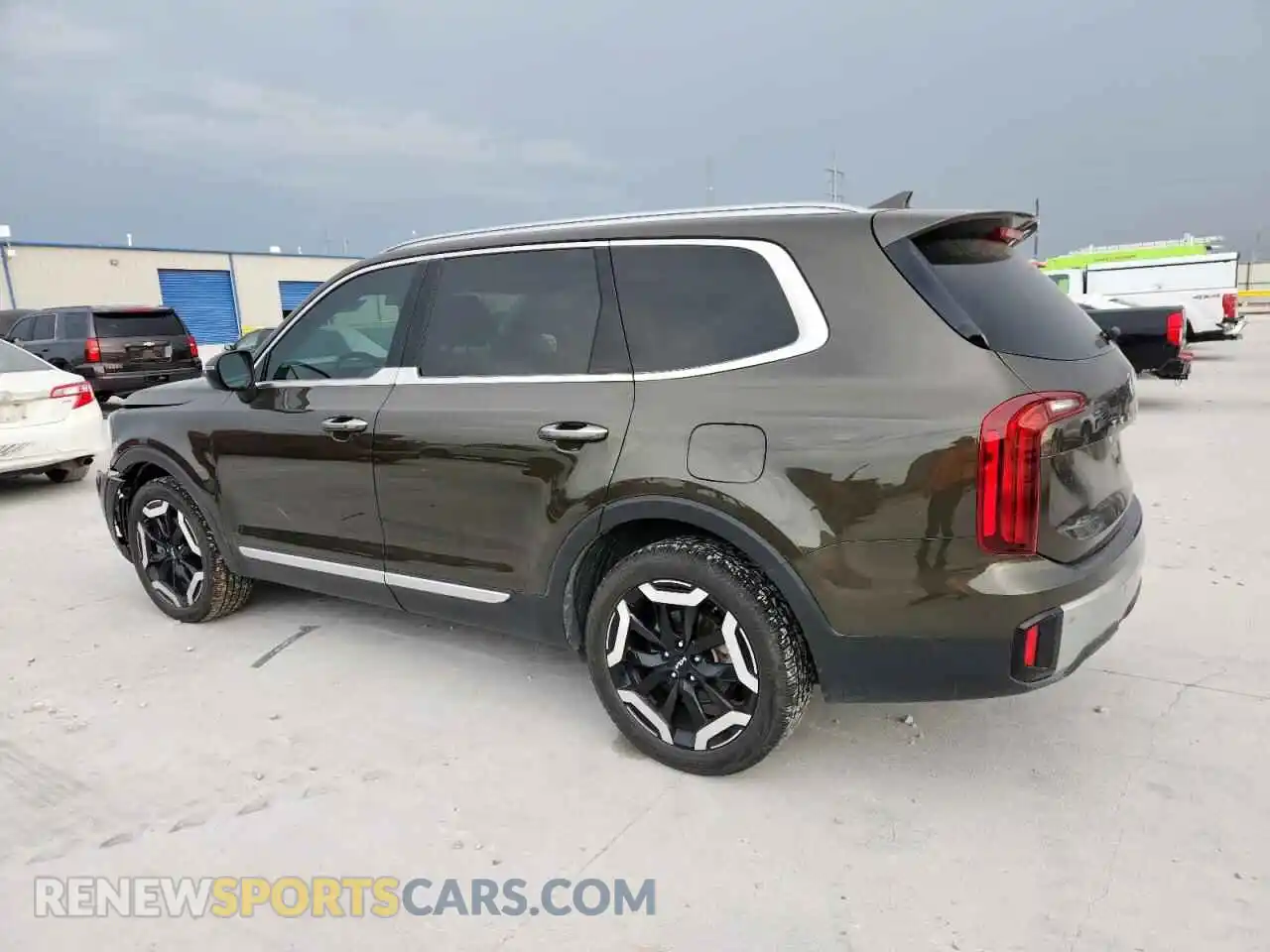 2 Photograph of a damaged car 5XYP6DGC6RG498488 KIA TELLURIDE 2024