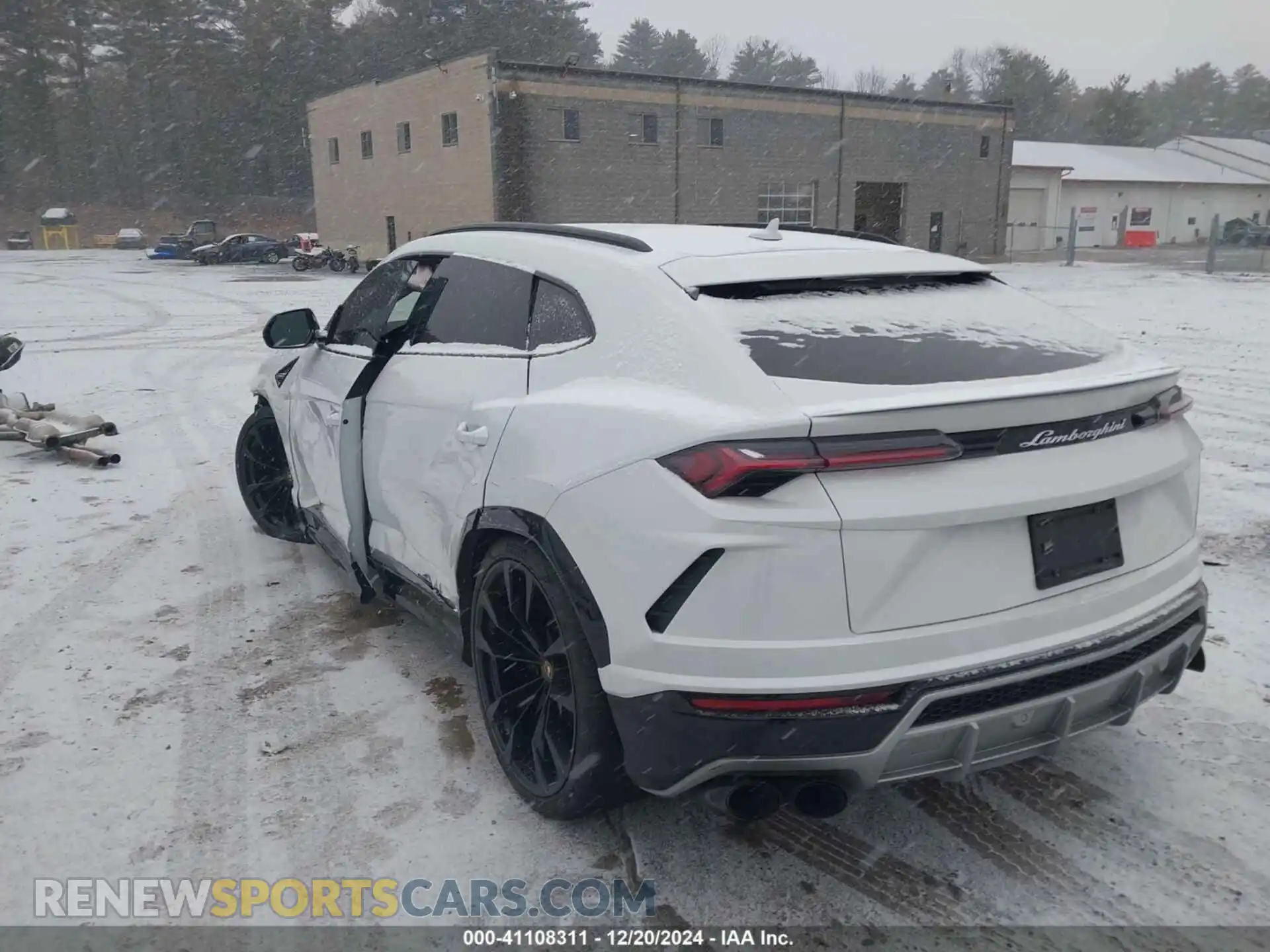 3 Photograph of a damaged car ZPBUA1ZL0KLA02164 LAMBORGHINI URUS 2019