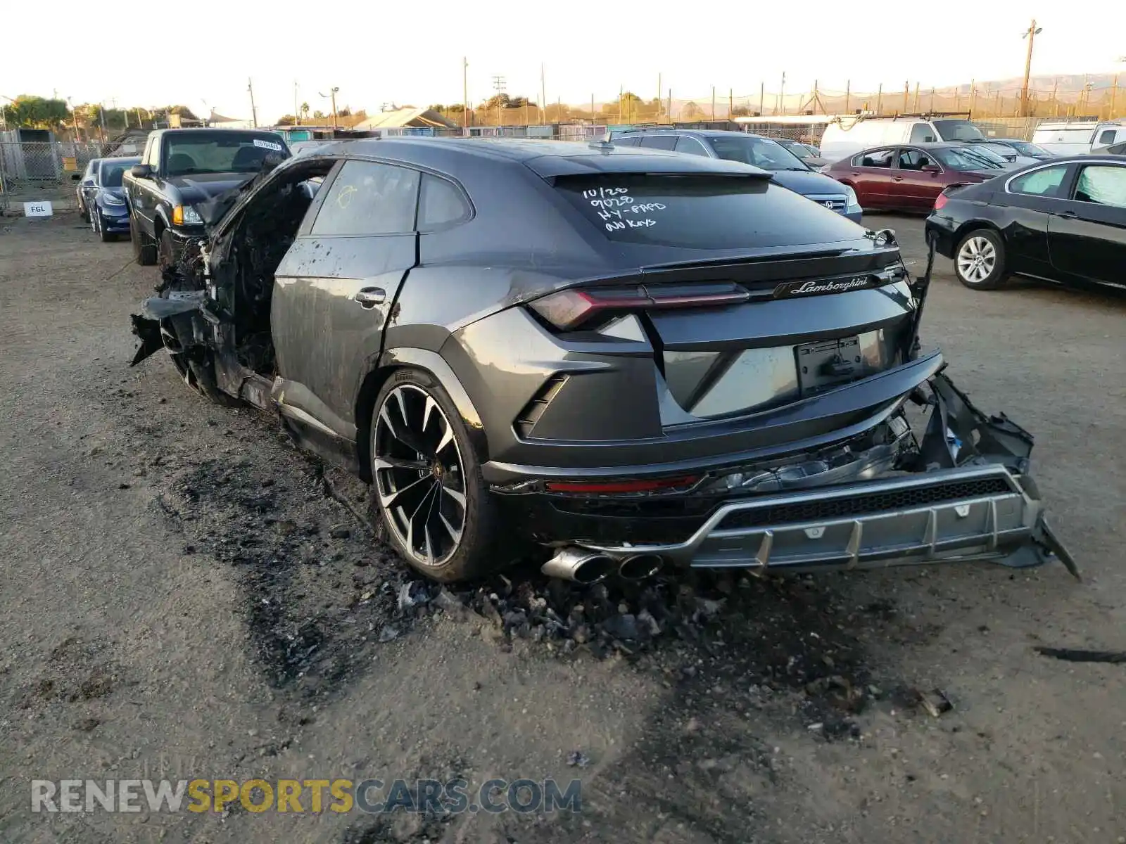 3 Photograph of a damaged car ZPBUA1ZL0KLA05534 LAMBORGHINI URUS 2019