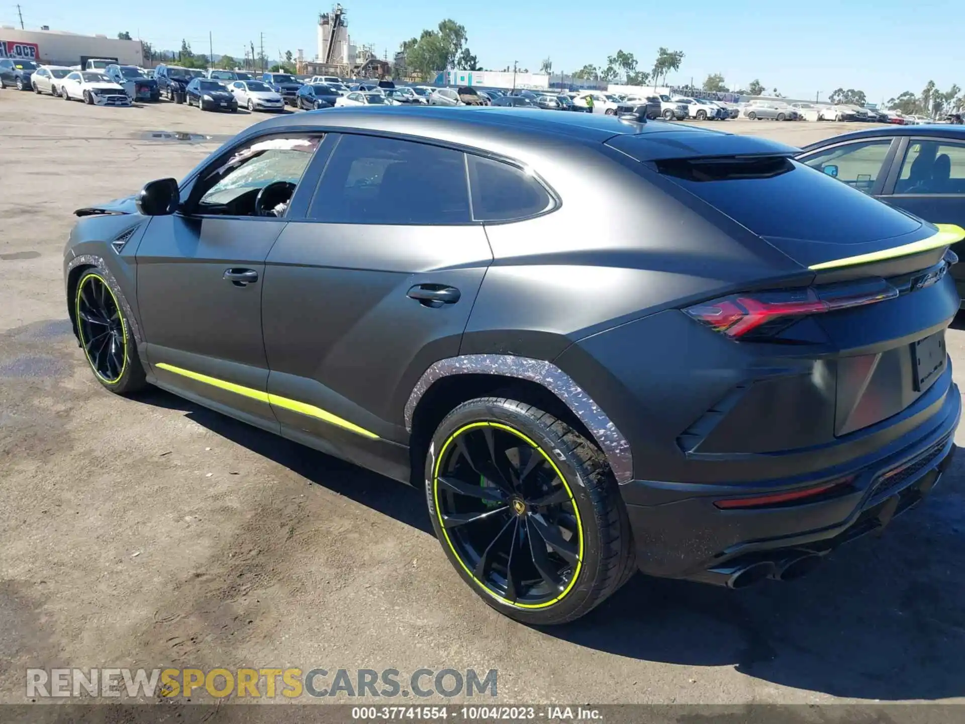 3 Photograph of a damaged car ZPBUA1ZL9NLA18027 LAMBORGHINI URUS 2022