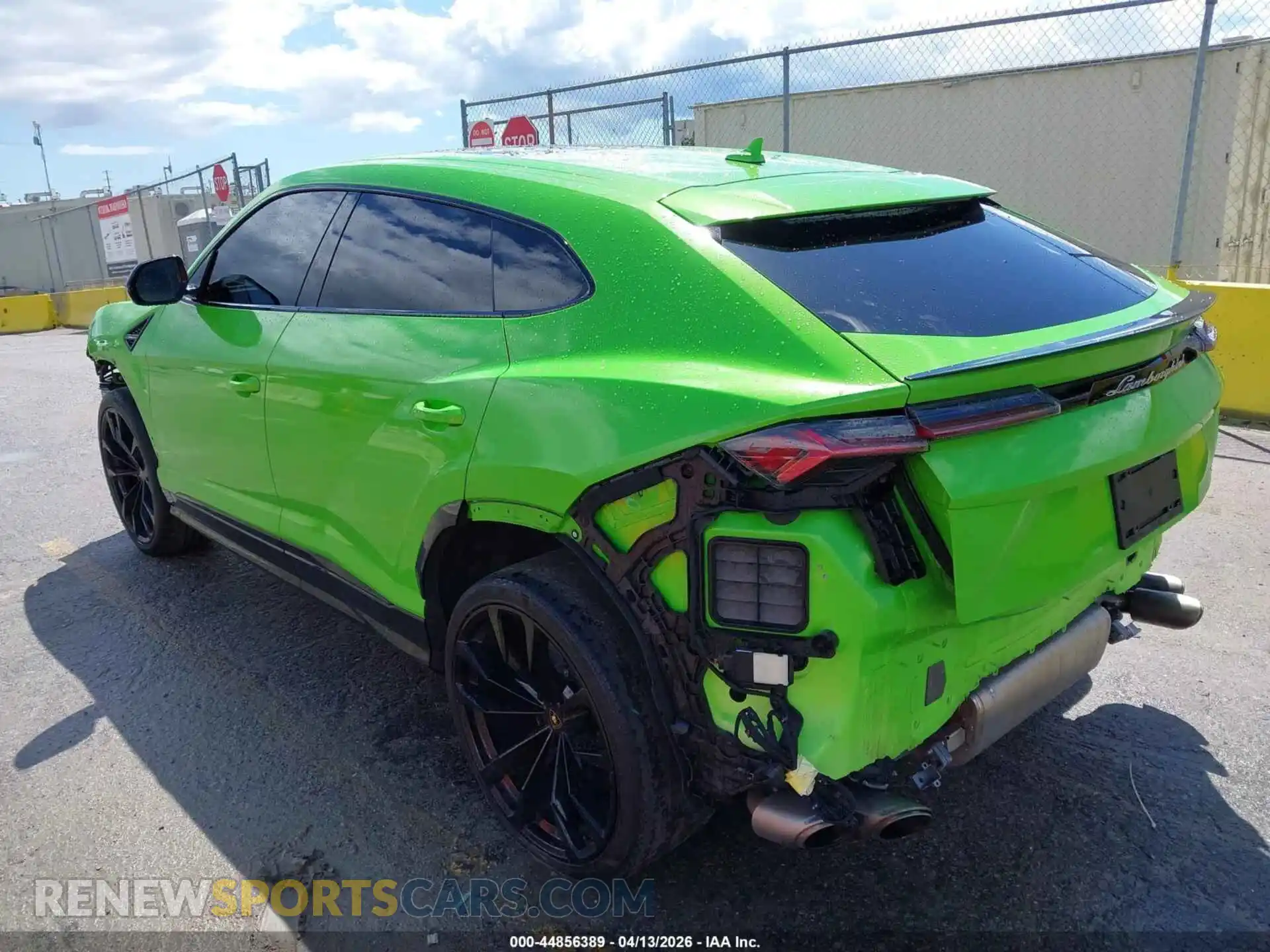 3 Photograph of a damaged car ZPBUA1ZLXNLA16495 LAMBORGHINI URUS 2022