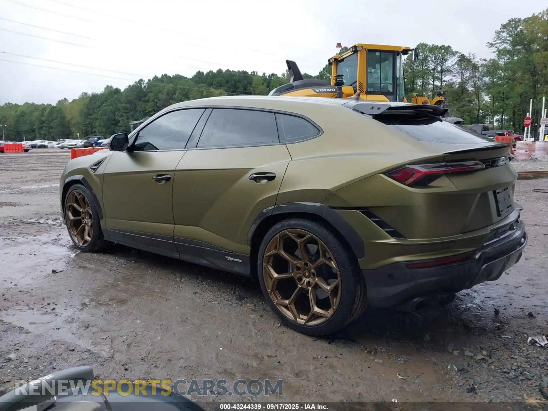 3 Photograph of a damaged car ZPBUC3ZL1RLA29874 LAMBORGHINI URUS 2024