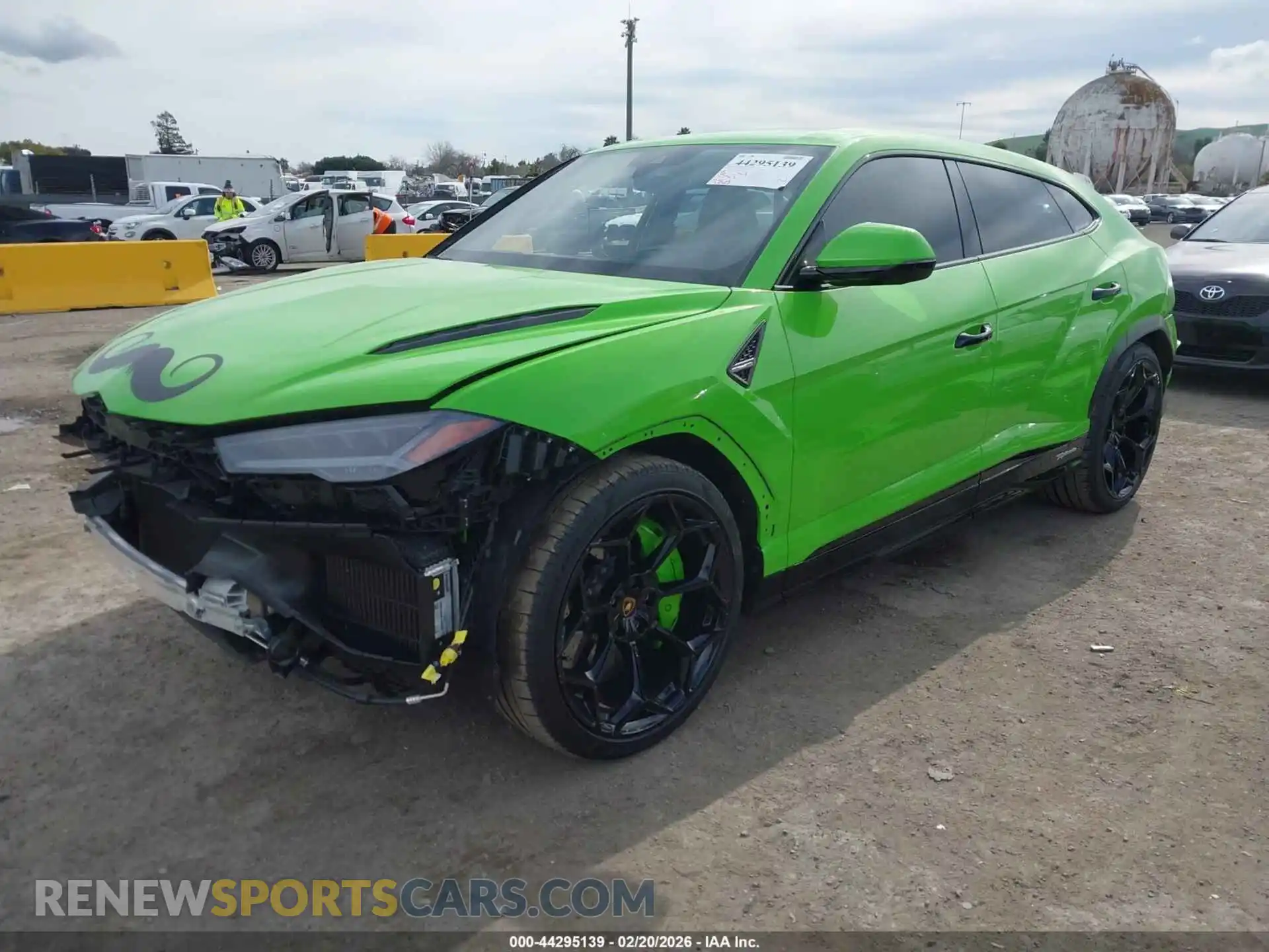 2 fotografías del automóvil dañado ZPBUC3ZLXRLA34314 LAMBORGHINI URUS 2024