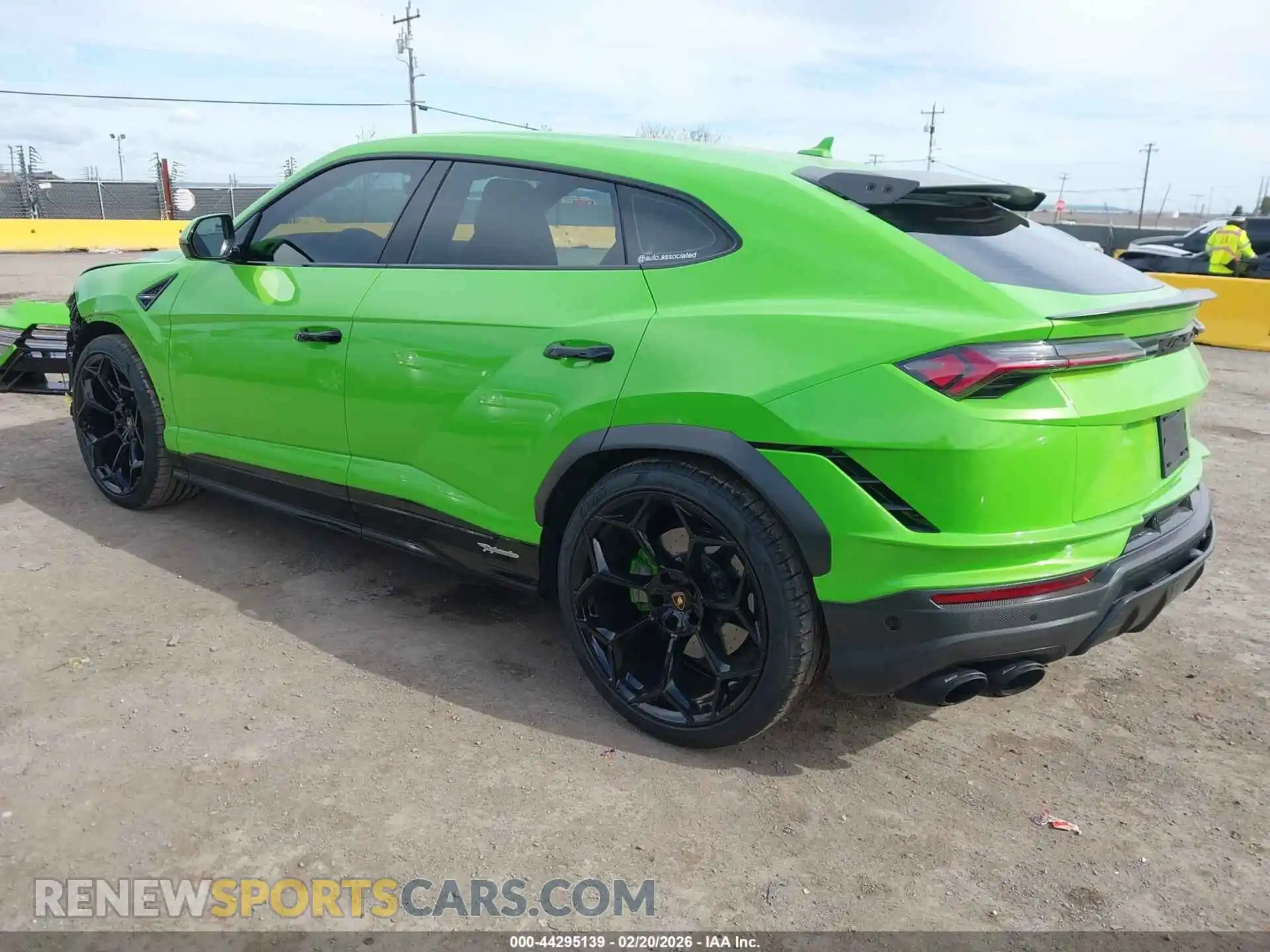 3 fotografías del automóvil dañado ZPBUC3ZLXRLA34314 LAMBORGHINI URUS 2024