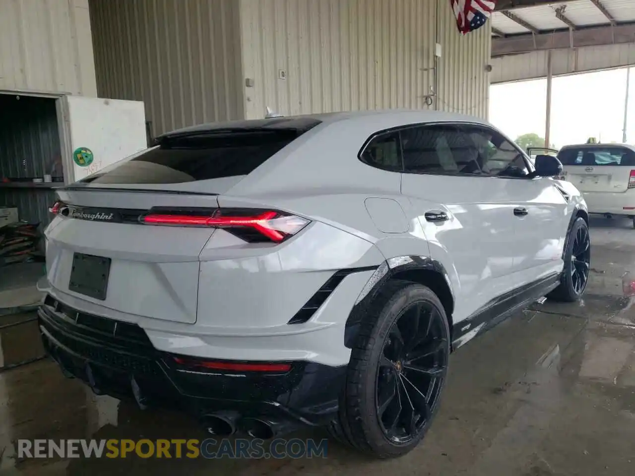 3 Photograph of a damaged car ZPBUB3ZL4PLA27312 LAMBORGHINI URUS S 2023