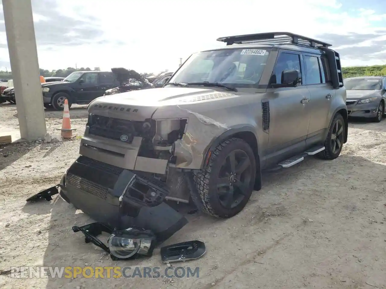 2 Photograph of a damaged car SALE17EUXL2016229 LAND ROVER DEFENDER 2020