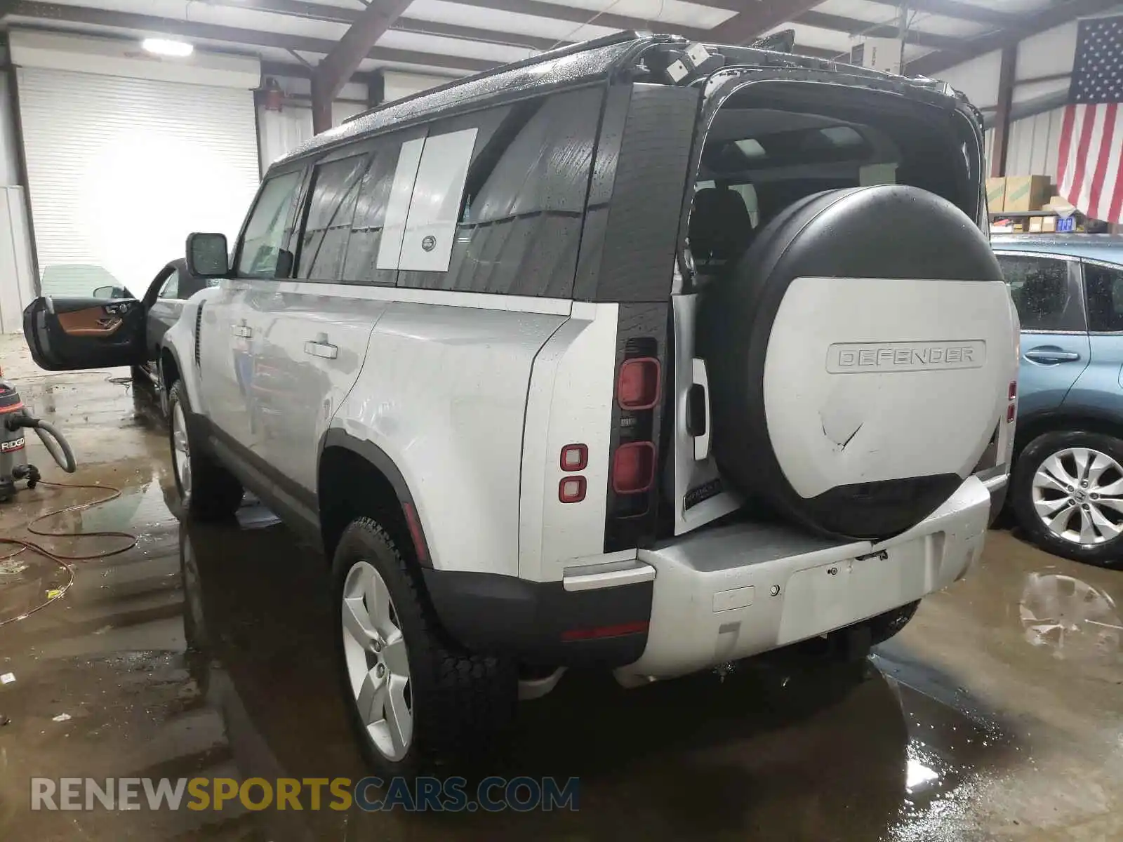 3 Photograph of a damaged car SALE1EEU1L2003289 LAND ROVER DEFENDER 2020